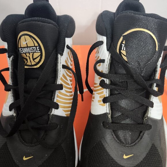 Boy's Nike Team Hustle basketball shoes 6.5 Y - Picture 4 of 8